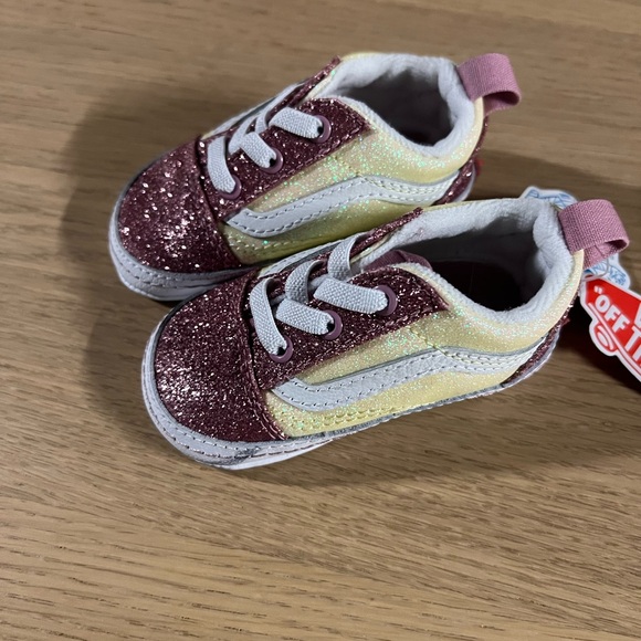 Vans - Picture 4 of 5